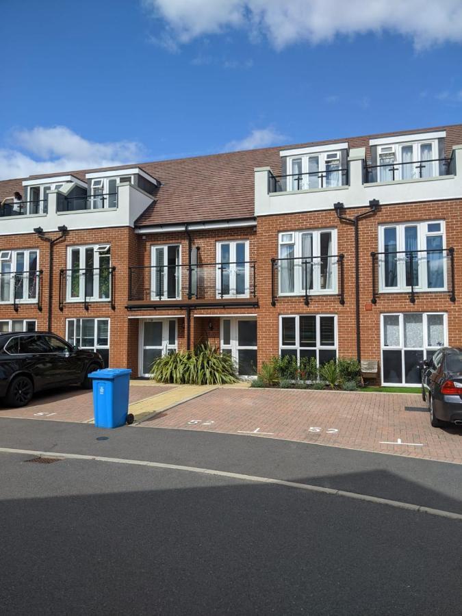 Modern Townhouse - Sleeps Up To 6 Apartment Maidenhead Bagian luar foto